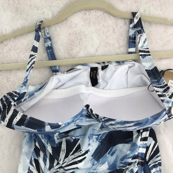 Nip Tuck Women’s One Piece Blue Floral Palms Slimming Swimsuit NWT Size 6 - Picture 6 of 10